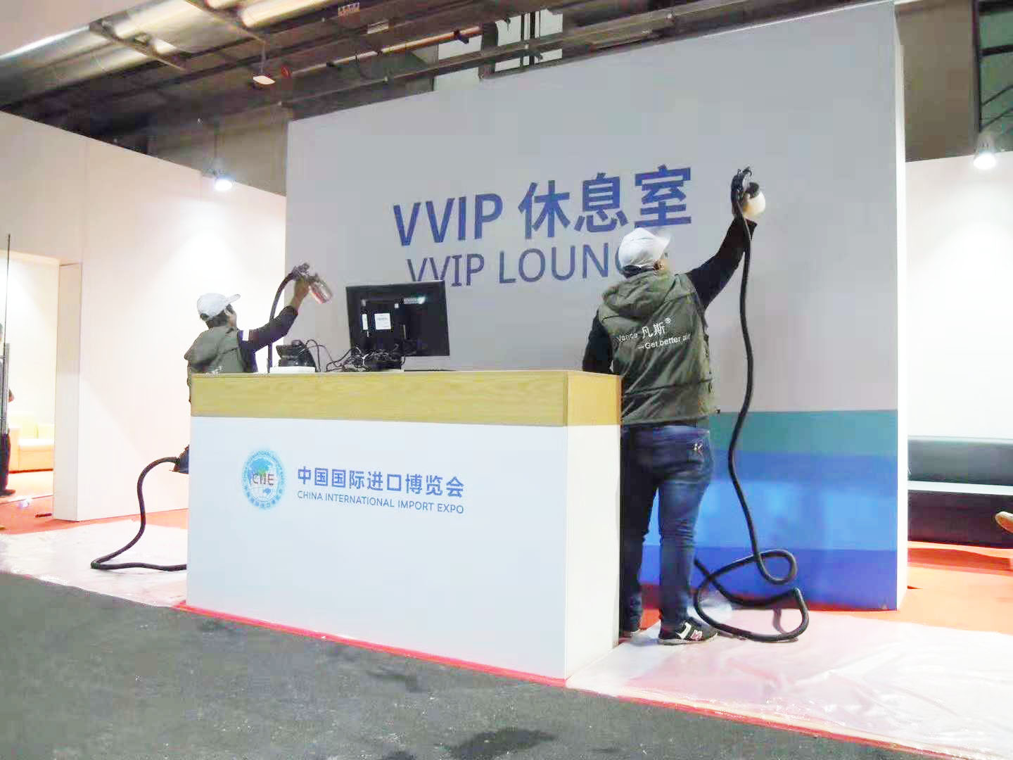 凡斯高品質服務，積極參與，祝首屆中國國際進口博覽會開幕！